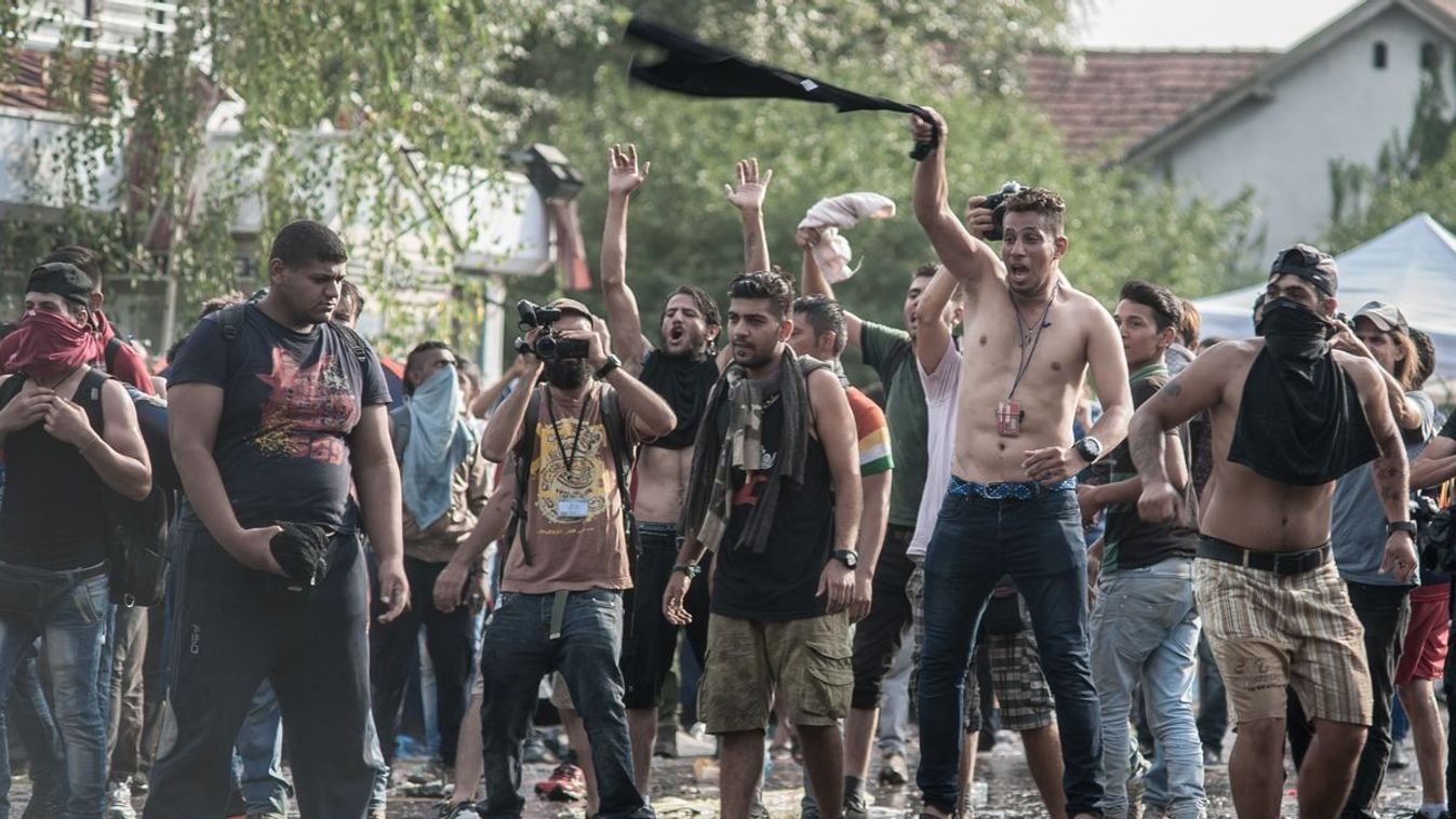 Életbe lépett a migrációs paktum